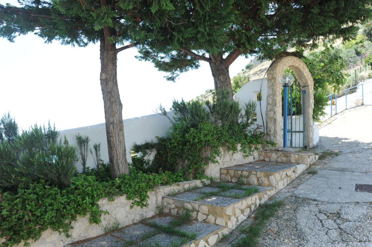 Case Vacanza Montesaraceno Mattinata Exteriör bild